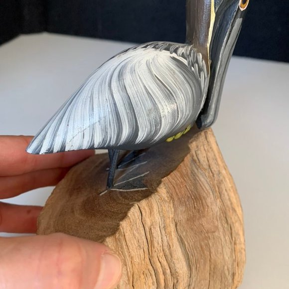 HAND CARVED painted PELICAN COASTAL SEA OCEAN BIRD WOOD SCULPTURE TROPICAL ISLAN - Picture 7 of 9